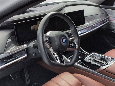 Used 2023 BMW i7 xDrive60 AWD/4WD image 10