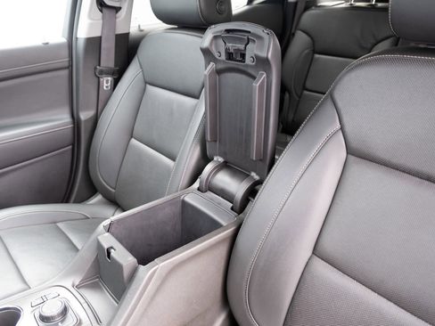 Used 2023 GMC Acadia SLT AWD/4WD image 9