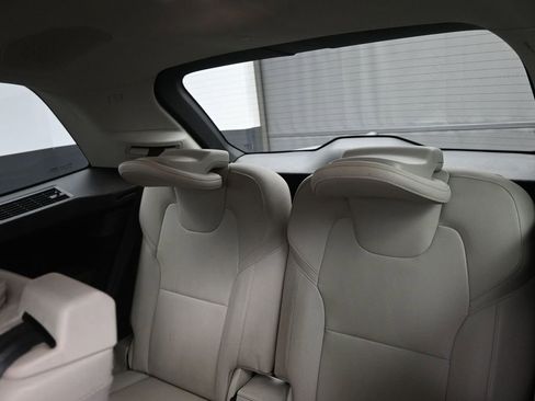 Used 2016 Volvo XC90 T6 Momentum w/ Vision Package image 12