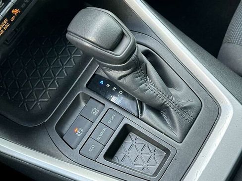 Used 2021 Toyota RAV4 LE image 24