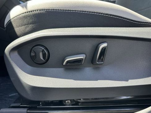 New 2026 Volkswagen Taos SE image 13