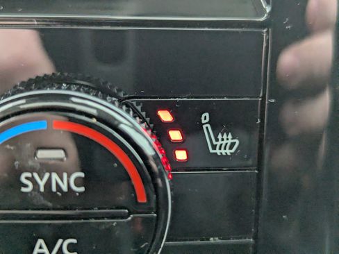 Used 2023 Nissan Rogue SV w/ SV Premium Package image 27