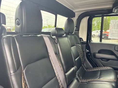 Used 2023 Jeep Gladiator Overland AWD/4WD image 14
