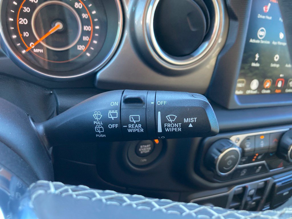Used 2018 Jeep Wrangler Unlimited Sahara AWD/4WD image 8
