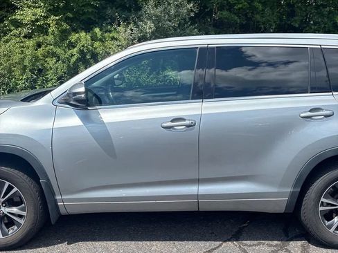 Used 2016 Toyota Highlander XLE AWD/4WD image 4