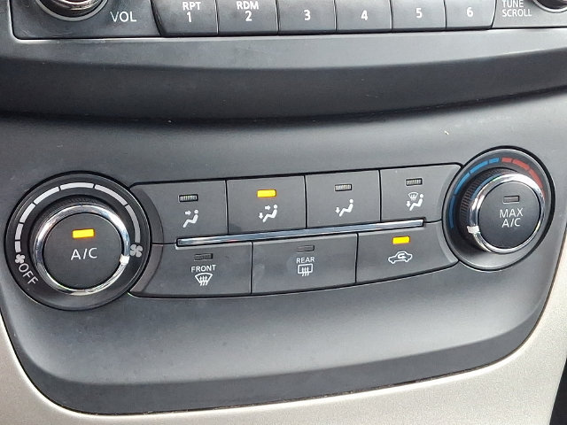 Used 2015 Nissan Sentra SV FWD image 16