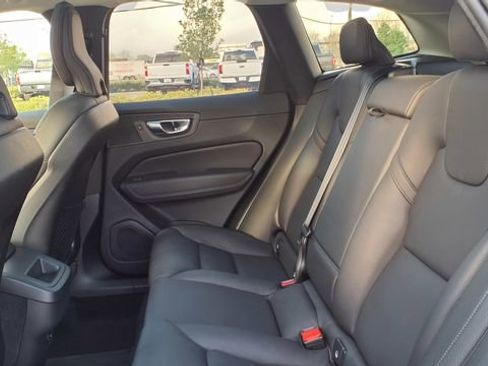 Used 2023 Volvo XC60 B5 Plus image 17