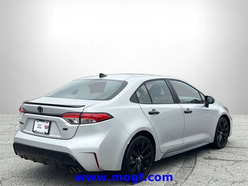 Used 2022 Toyota Corolla SE image 3