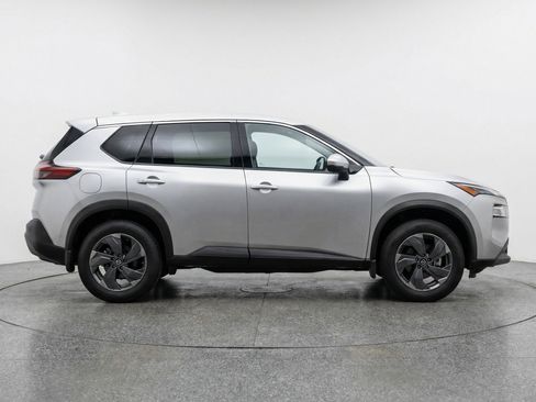 Used 2025 Nissan Rogue SV FWD image 11