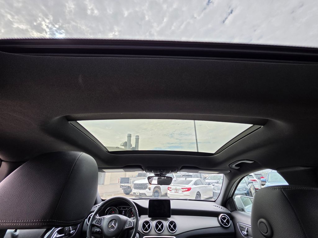 Used 2018 Mercedes-Benz GLA 250 4MATIC image 19