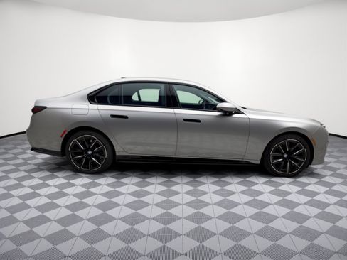 Used 2023 BMW i7 xDrive60 AWD/4WD image 8