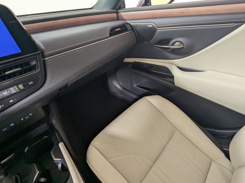 Used 2025 Lexus ES 350 Ultra Luxury FWD image 11