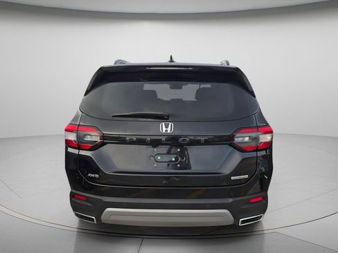 Used 2024 Honda Pilot Touring image 4