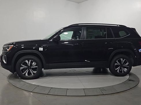 New 2026 Volkswagen Atlas SE image 2