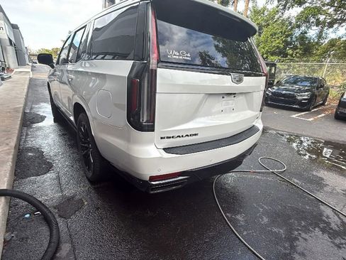 Used 2021 Cadillac Escalade Sport Platinum w/ LPO, ONYX Package image 5