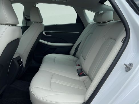 Used 2025 Hyundai Sonata Limited FWD image 9