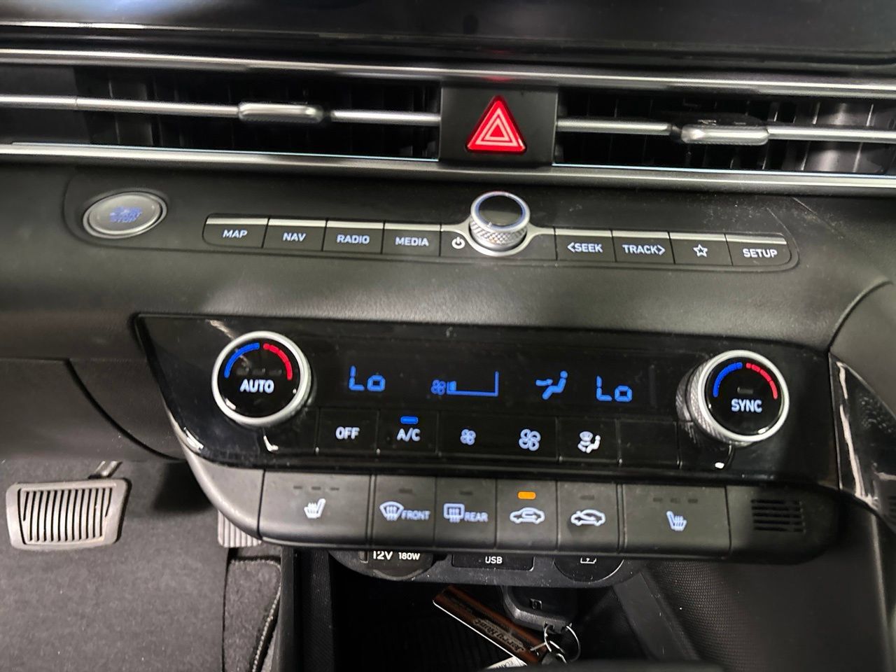 Used 2025 Hyundai Elantra SEL FWD image 20