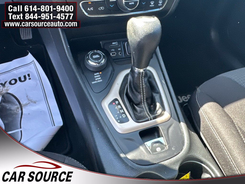 Used 2016 Jeep Cherokee Latitude w/ Comfort/Convenience Group AWD/4WD image 20
