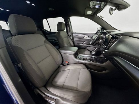 Used 2023 Chevrolet Traverse LT image 28