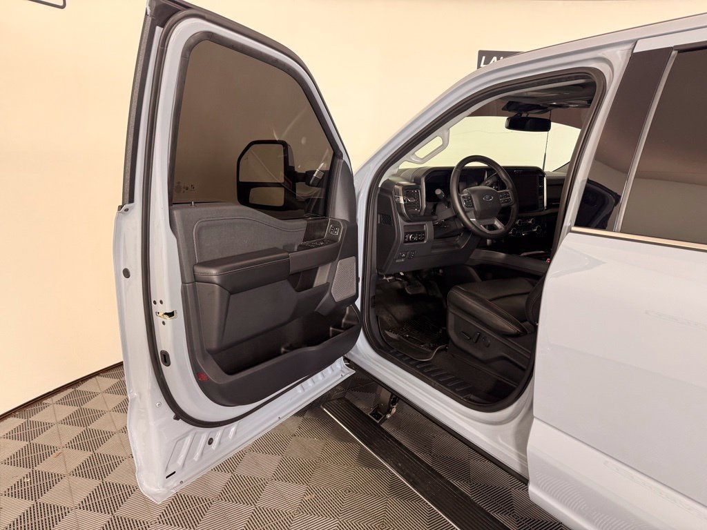 Used 2025 Ford F250 Lariat w/ Lariat Ultimate Package AWD/4WD image 20