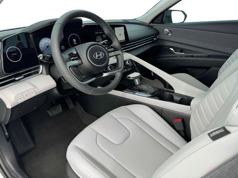 Used 2025 Hyundai Elantra Limited FWD image 50