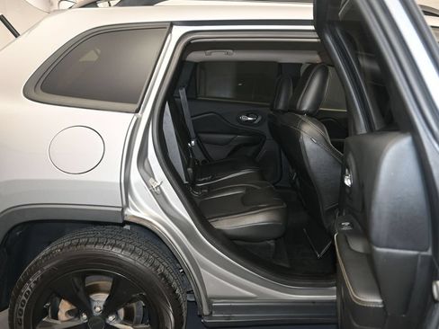 Used 2016 Jeep Cherokee Latitude FWD image 25