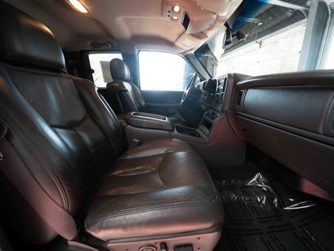 Used 2004 Chevrolet Silverado 2500 LT w/ Heavy-Duty Power Package image 26