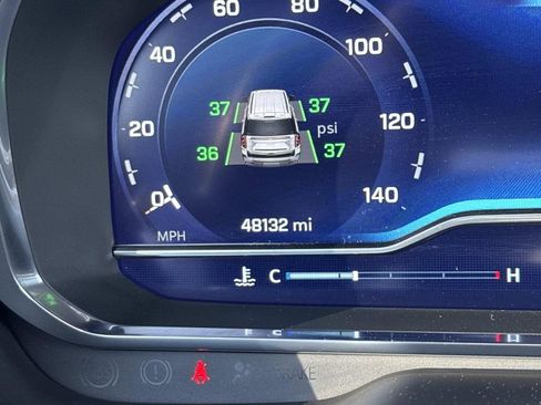 Used 2024 Chevrolet Tahoe Z71 w/ Luxury Package image 29