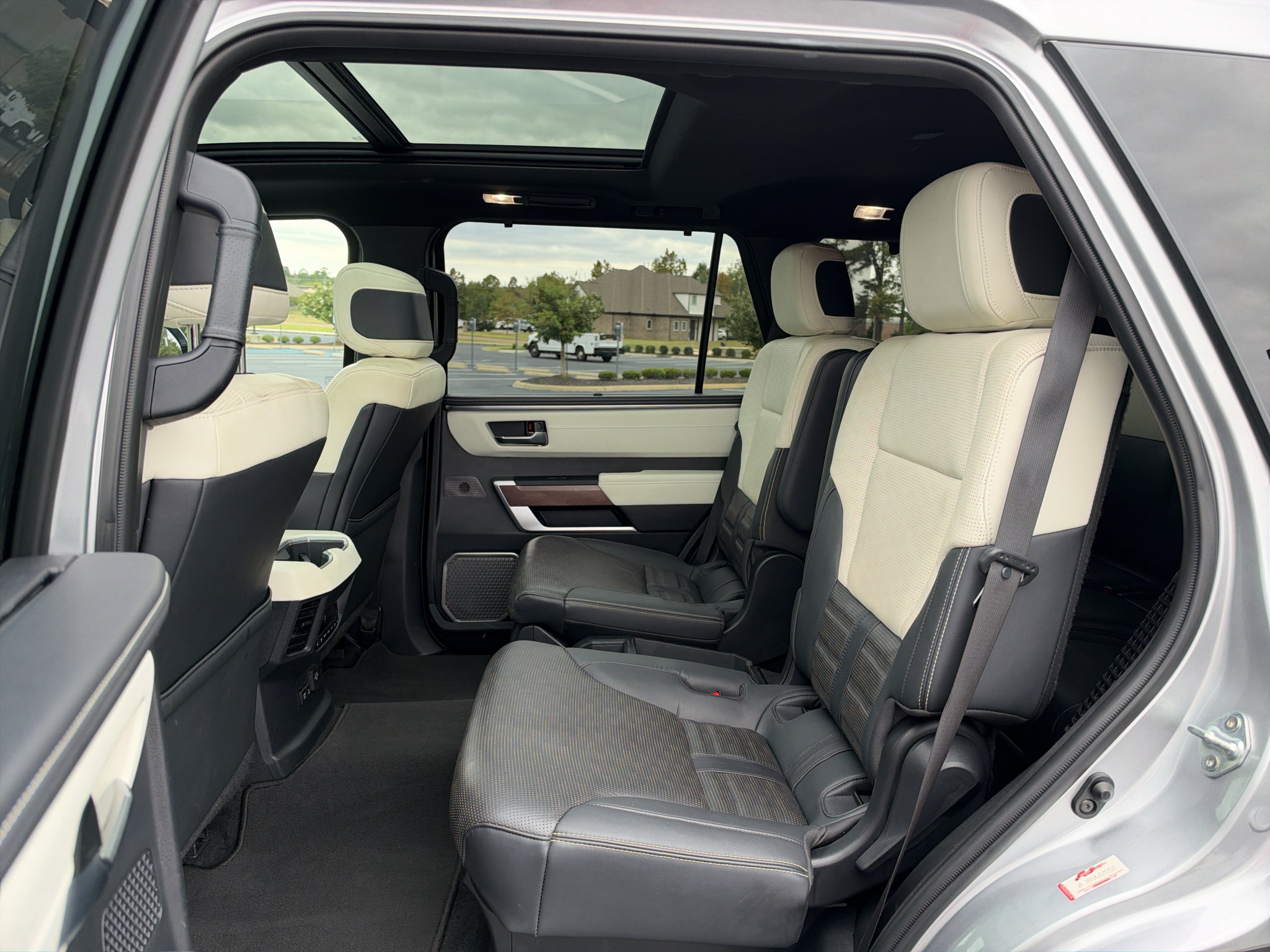 Used 2023 Toyota Sequoia Capstone AWD/4WD image 15