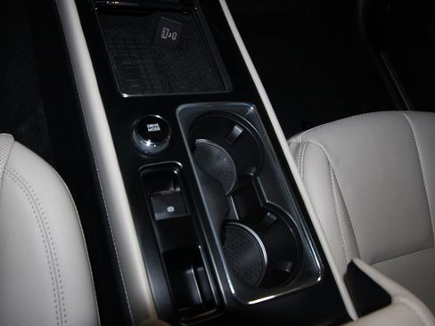 Used 2025 Lincoln Corsair AWD w/ Equipment Group 101A image 17