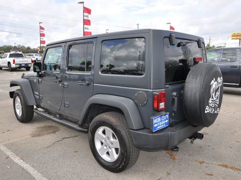 Used 2018 Jeep Wrangler Unlimited Sport S image 3