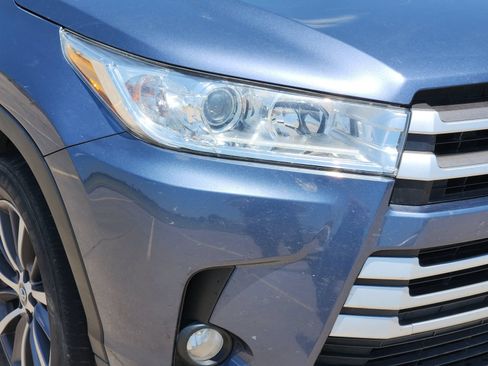 Used 2017 Toyota Highlander AWD V6 image 10