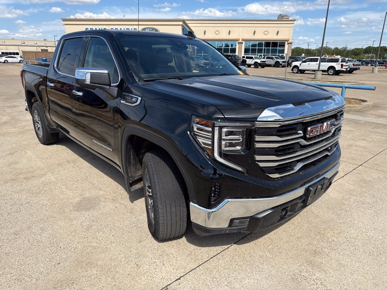 Used 2025 GMC Sierra 1500 SLT AWD/4WD image 18