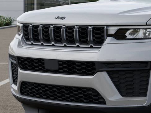 New 2026 Jeep Grand Cherokee Altitude AWD/4WD image 11