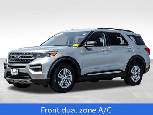 Used 2022 Ford Explorer XLT w/ Equipment Group 202A AWD/4WD image 3