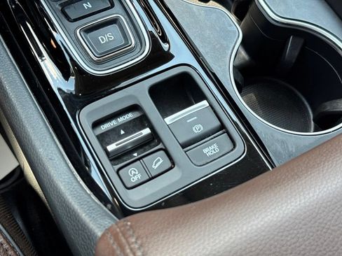 Used 2025 Honda Pilot Elite image 26