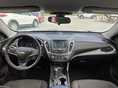 Used 2018 Chevrolet Malibu LT image 6