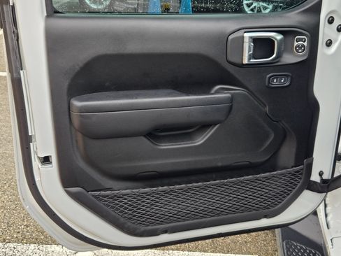 Used 2023 Jeep Gladiator Sport AWD/4WD image 10