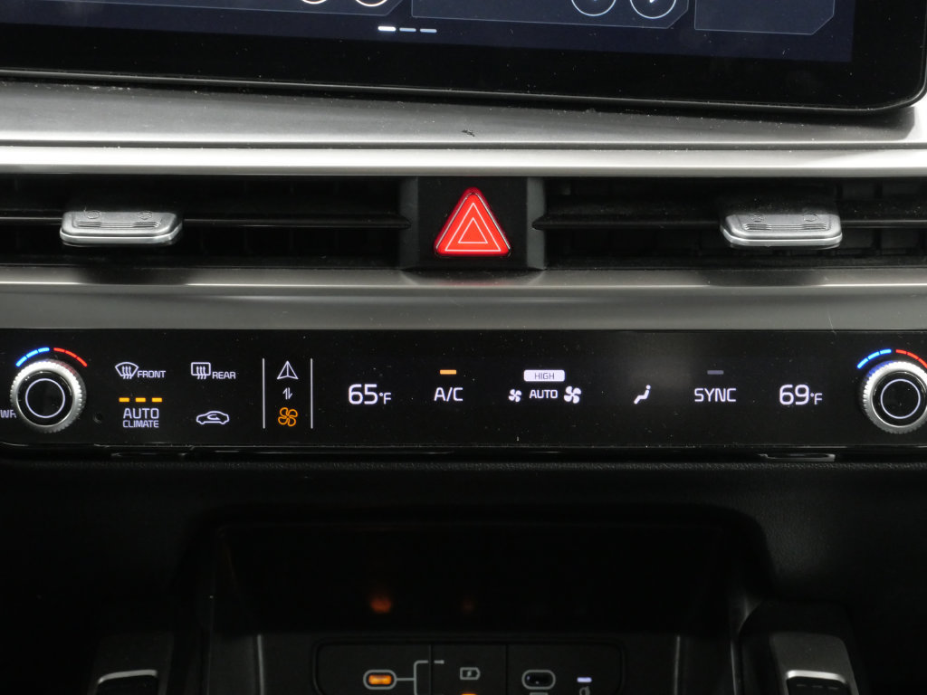 Used 2024 Kia Sorento S FWD image 19
