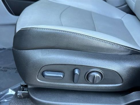 Used 2024 GMC Terrain SLT image 13