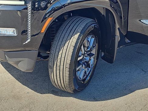 Used 2024 Nissan Frontier SL w/ Technology Package image 34