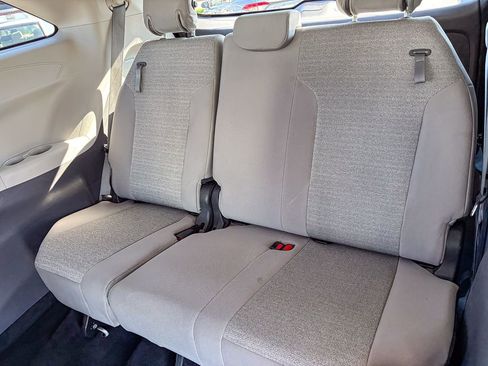Used 2023 Toyota Sienna LE image 41