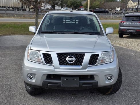 Used 2019 Nissan Frontier PRO-4X image 3