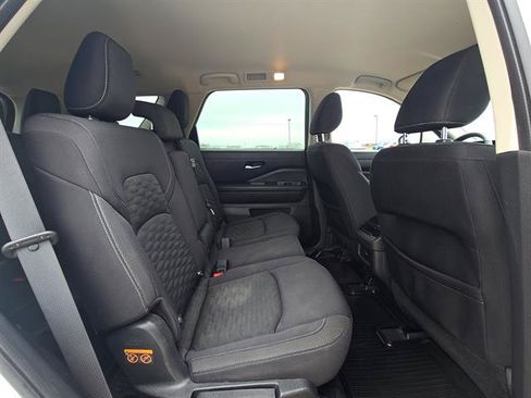 Used 2022 Nissan Pathfinder SV FWD image 17