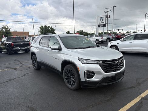 Used 2022 Chevrolet Traverse RS w/ LPO, Floor Liner Package FWD image 2