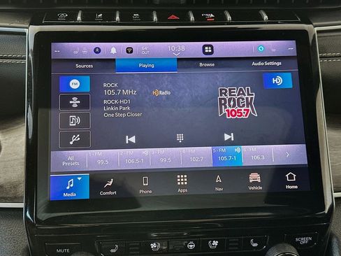 Used 2024 Jeep Grand Cherokee L Limited w/ Luxury Tech Group II AWD/4WD image 17