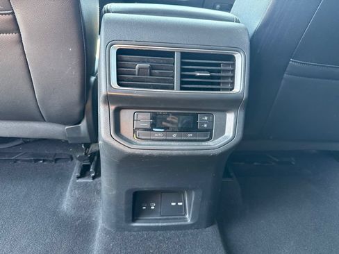 Used 2024 Volkswagen Atlas SE AWD/4WD image 23