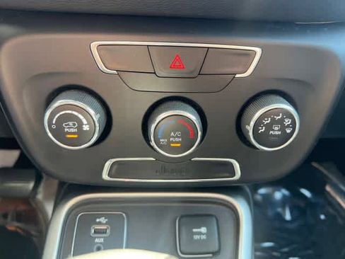 Used 2018 Jeep Compass Latitude image 29