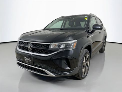 Used 2024 Volkswagen Taos SE AWD/4WD image 4