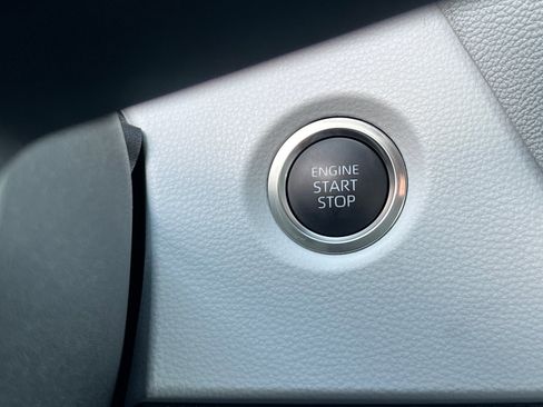 Certified 2025 Toyota Corolla SE w/ Convenience Package image 21